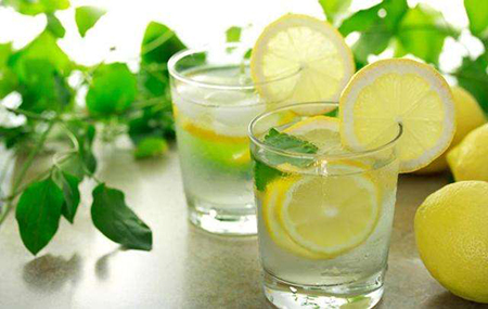 喝柠檬水有什么好处和坏处-功效