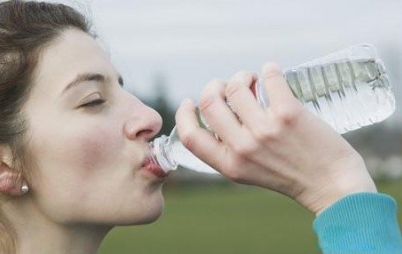 12种错误的喝水方法 你犯了吗？